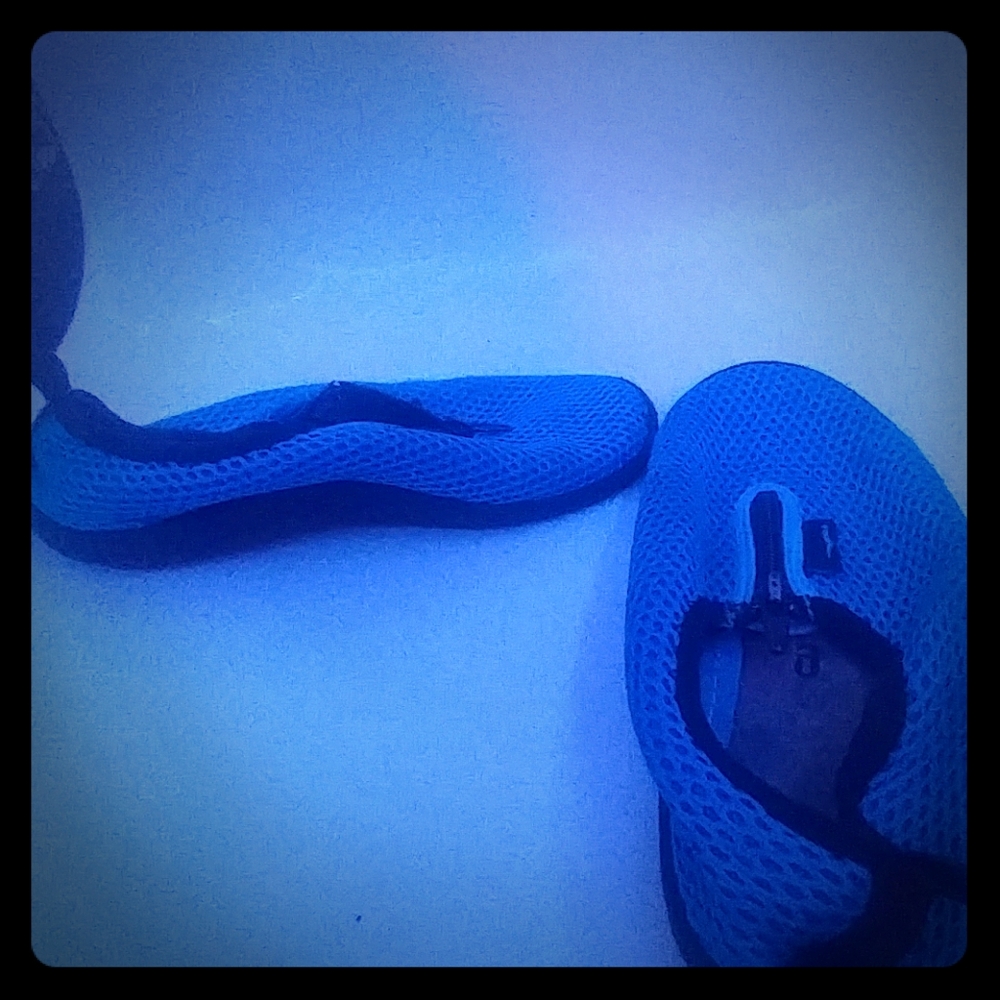Swimming shoes